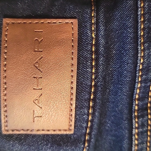 Tahari Charlotte Double Button Skinny Night Sky Wash Jeans 12/31 EUC - Picture 2 of 10